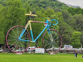 Crolla maxi-bici per celebrare Pantani, aperta un’indagine